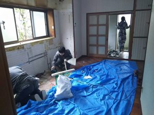 水廻りの現場、内部解体中