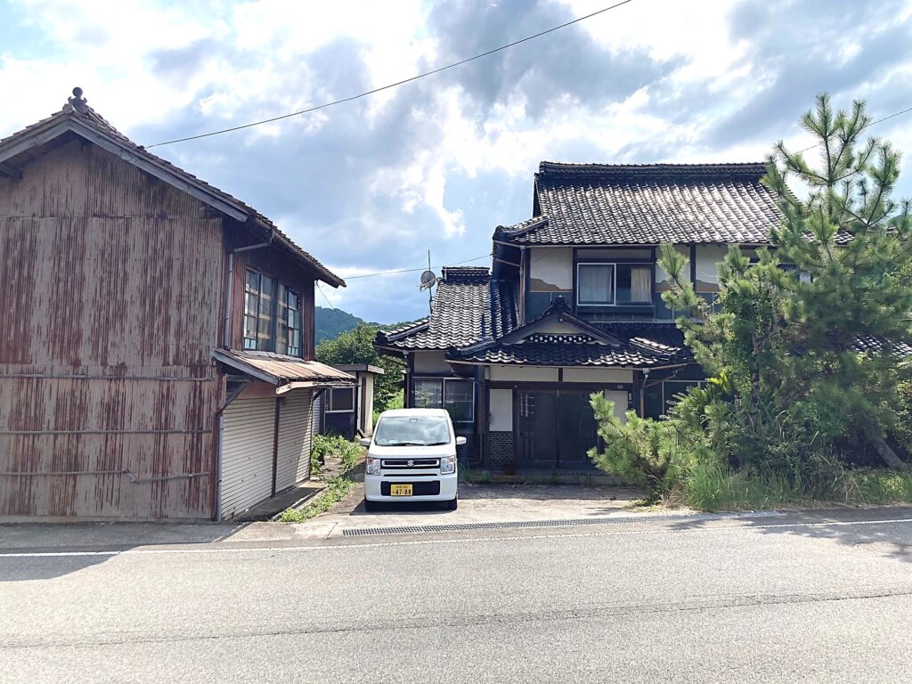 鳥取市河原町佐貫300万円